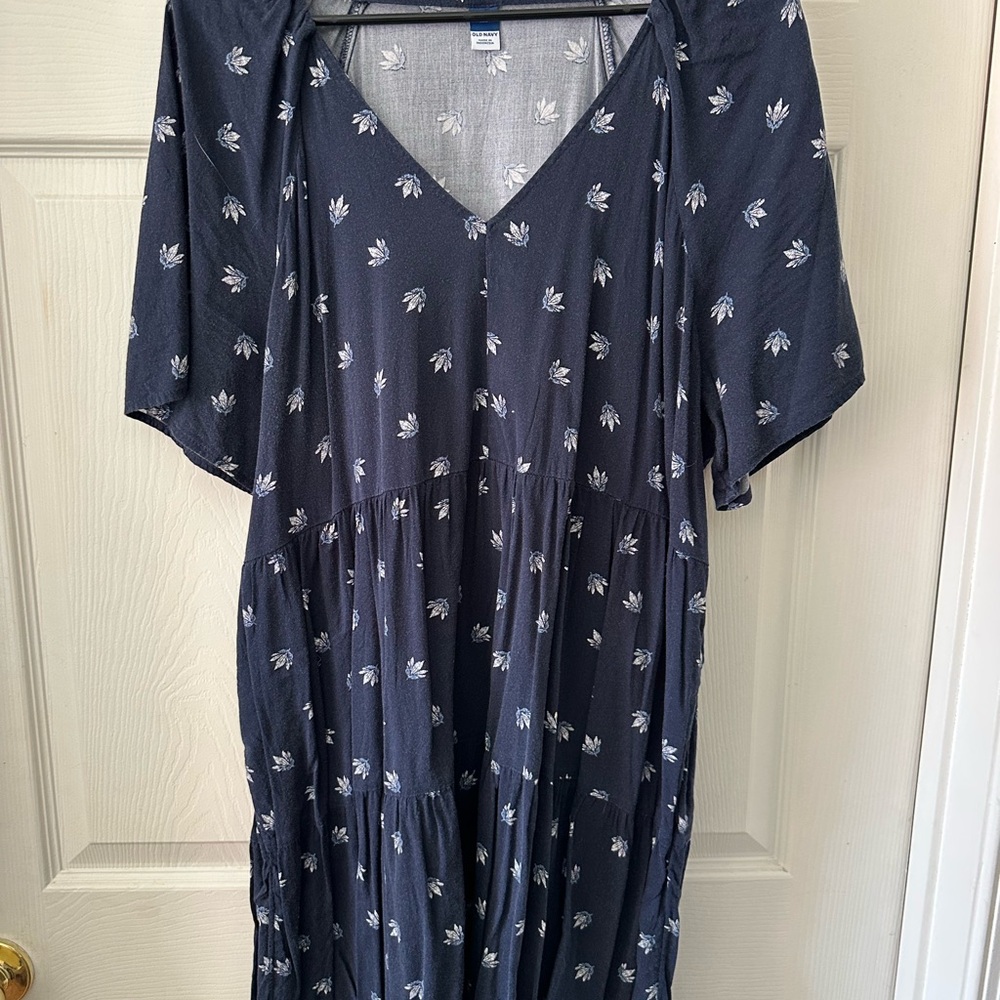 Old Navy Navy Floral V-Neck Midi Dress